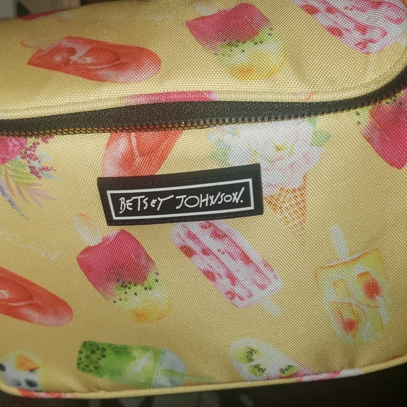 BETSEY JOHNSON ICE CREAM LUNCH TOTE NWT - Picture 2 of 9